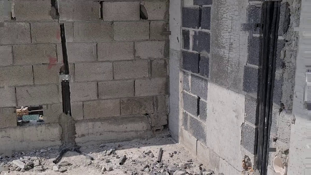 تمديدات الكهرباء بمواسير الإيجا السوداء من السقف