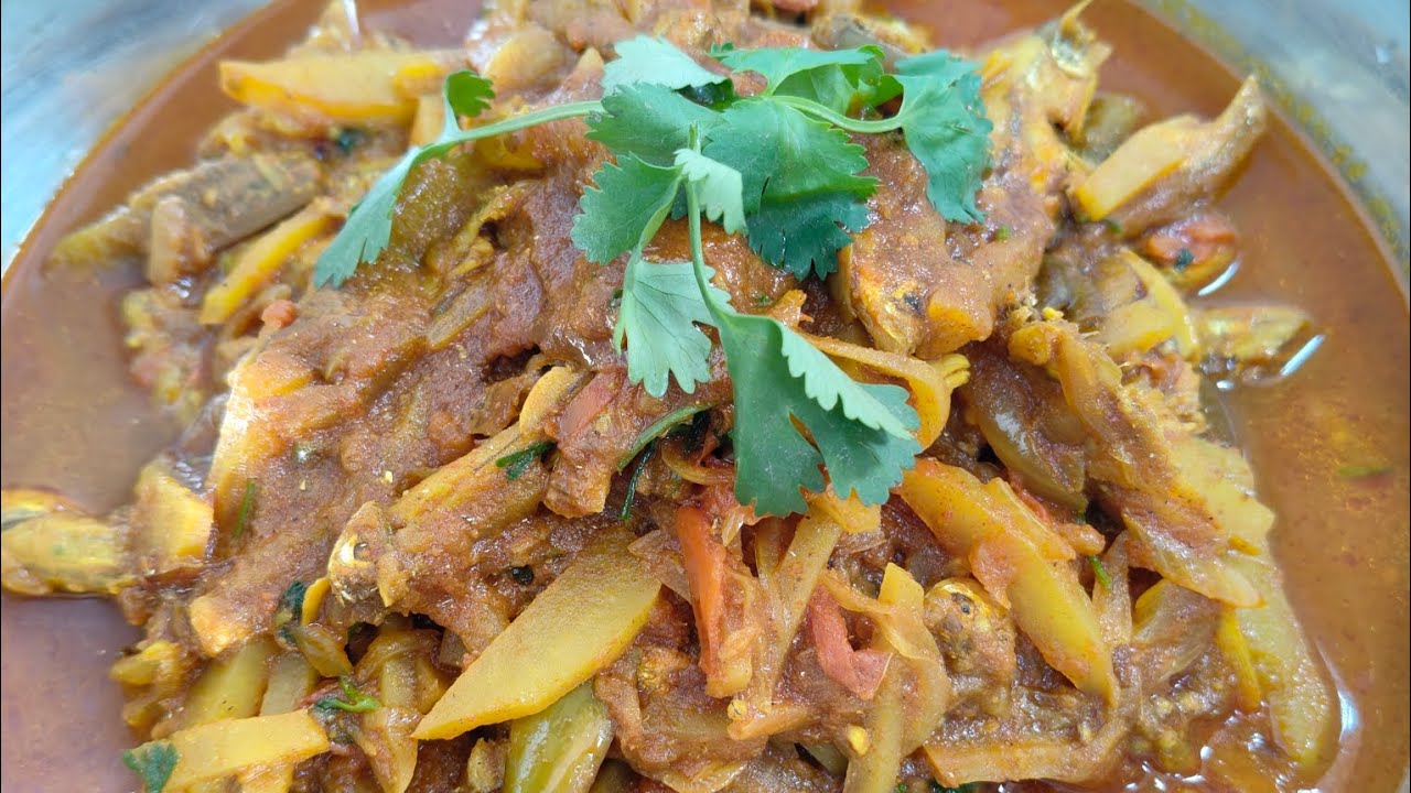 Mourola Mach with Eggplant 🍆 Delicious Combination.