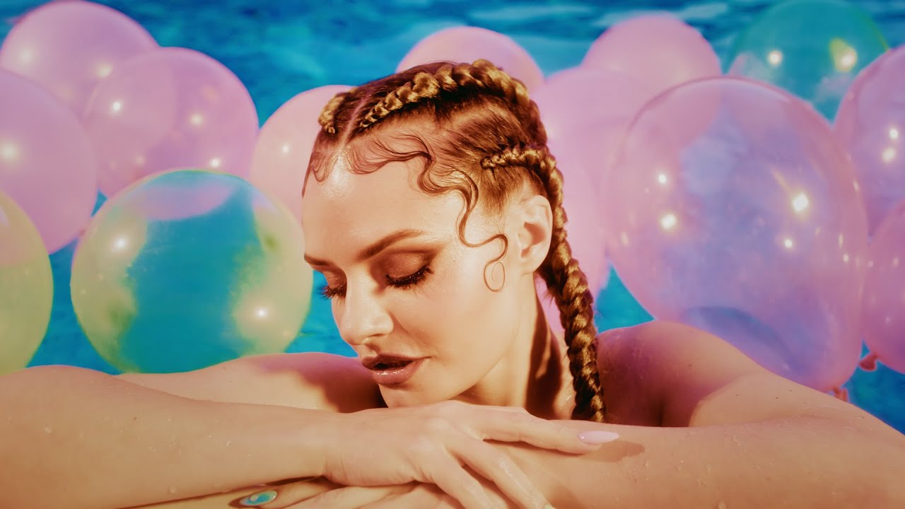 MARYNA - QUE CALOR (Official Video)
