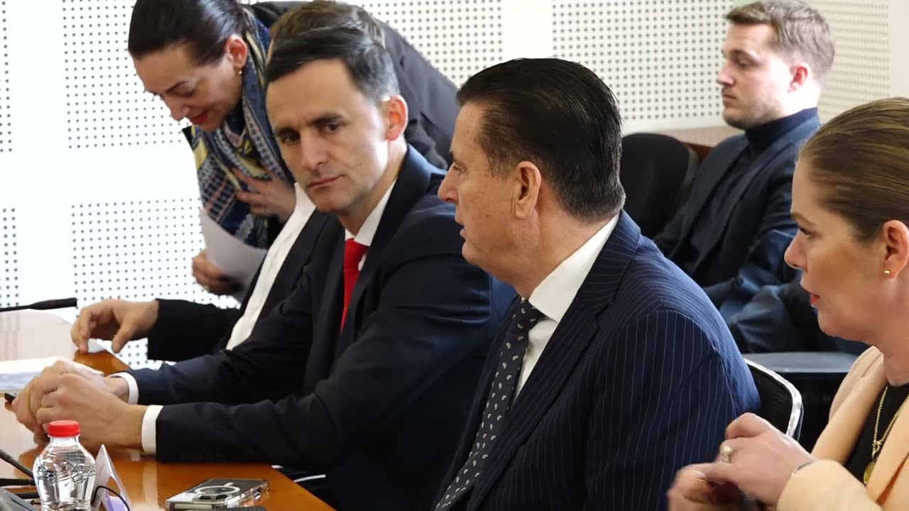 Komisioni për AKI diskuton me dyer të mbyllura, nënshkruan letrën e zotimit për informatat nga Int..