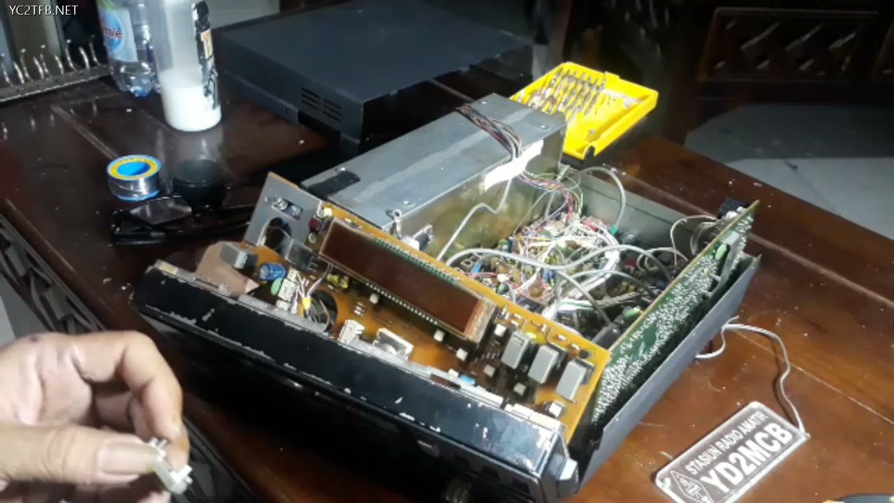 Bongkar panel depan YAESU FT-80C