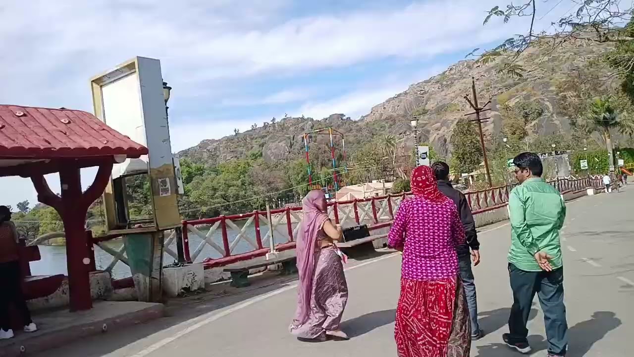 Mount Abu's famous Lake is Nakki Lake,Rajasthan. 