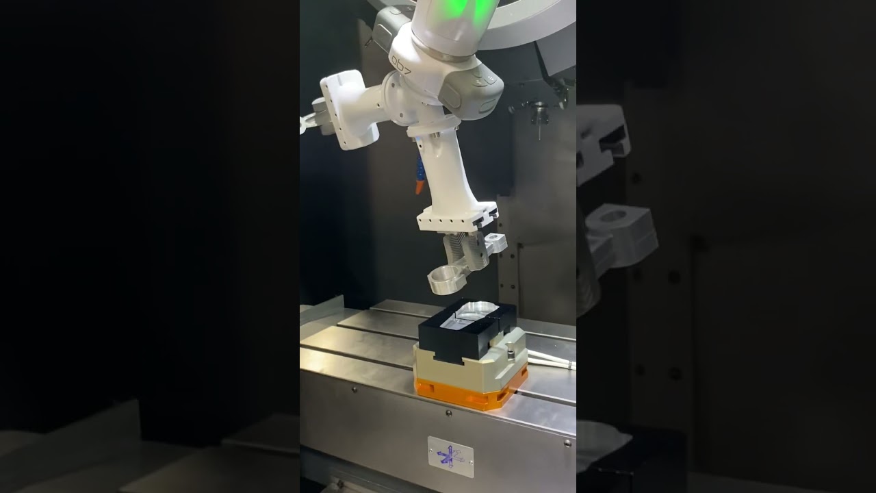 Seiki UT-380 Drill Tap Center 2nd Demo Part at WIMTS 2023