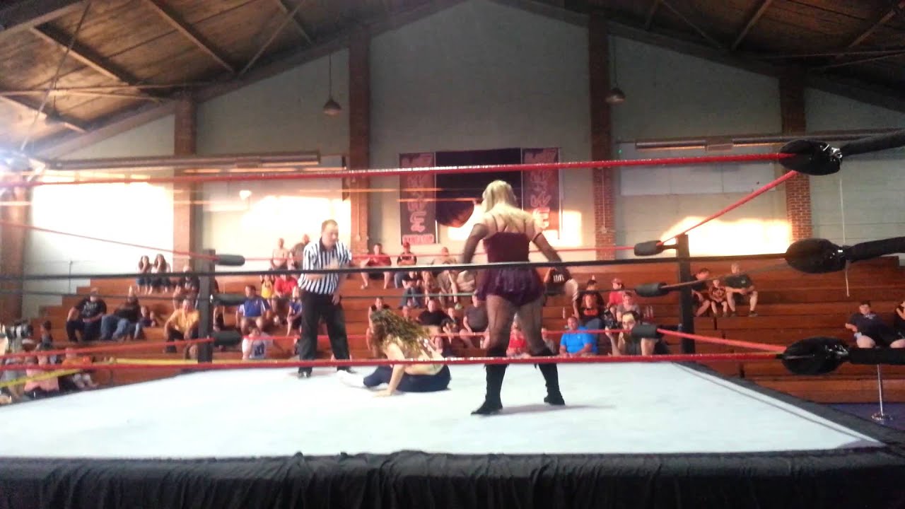 Autumn Breeze vs WXWC4 Womens Champ Niya Barela