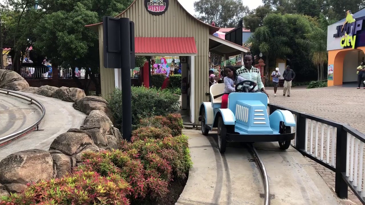 Josephine, Liat driving car at gold reef city