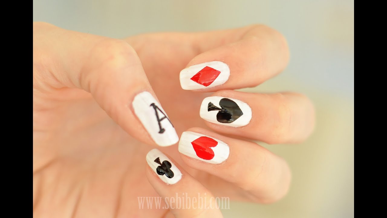 Kalp Deseni ve İskambil Manikürü (Playing Cards Nail Art)