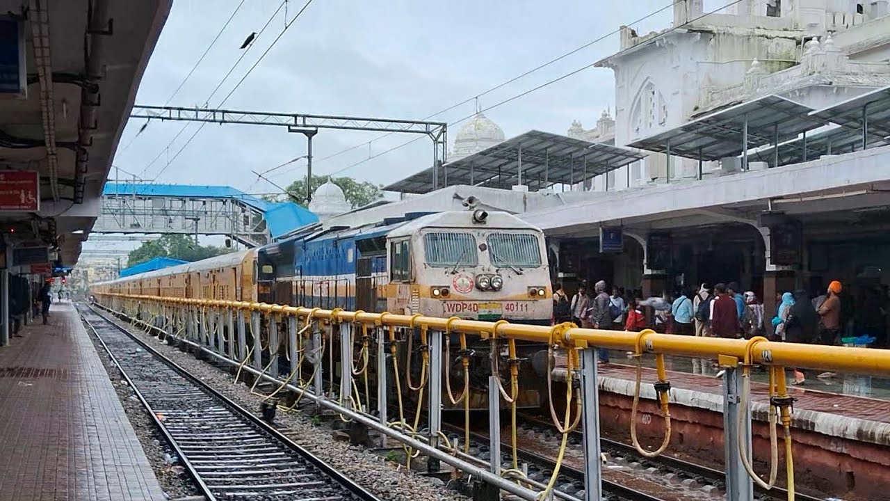 Zabardast Entry WDP4D With 17641 Kacheguda Narkher Intercity Express 