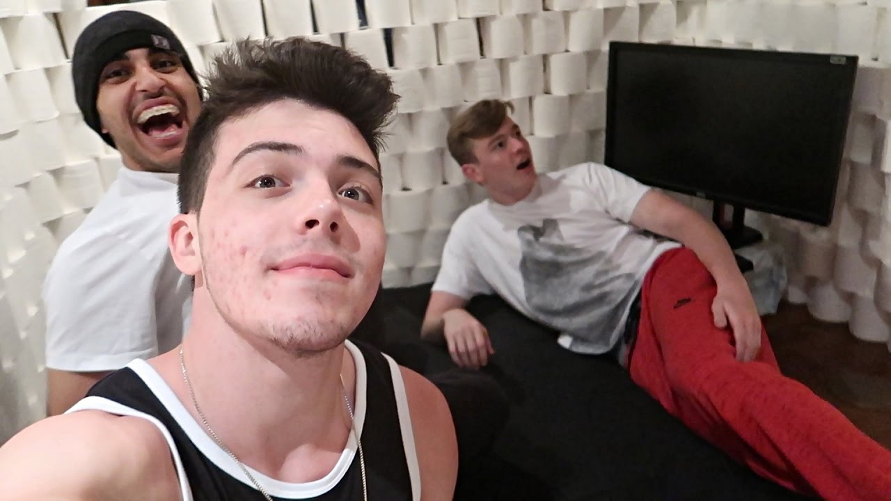 BUILDING AN INDOOR TOILET PAPER FORT! (500+ ROLLS!!)