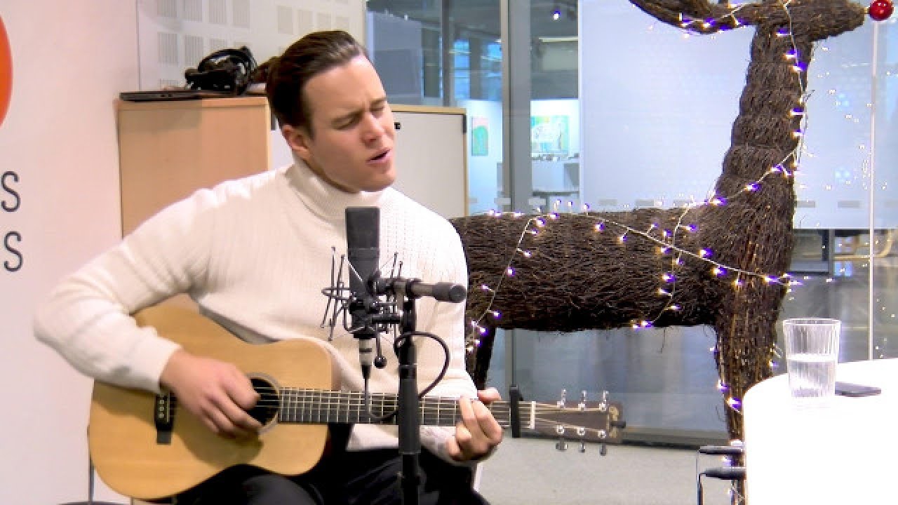 Mikko Harju versioi suosikkijoululaulua – katso koskettava live-esitys Radio Aallon studiosta!