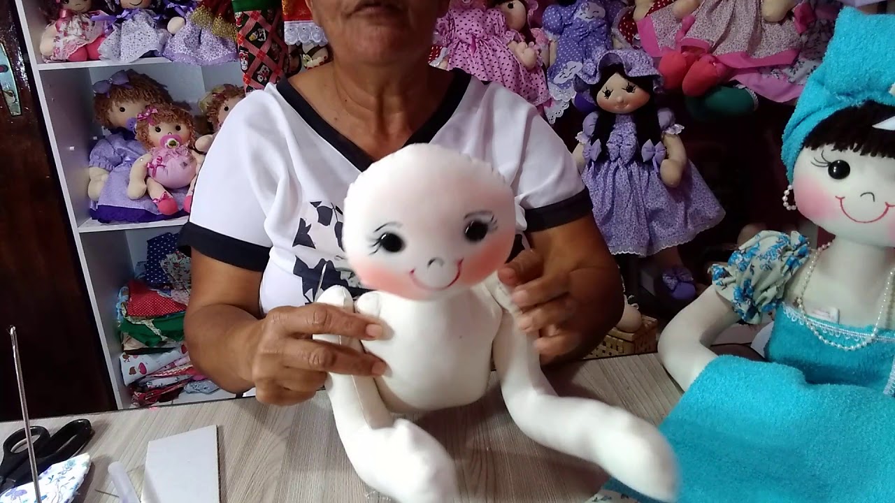 Boneca de pano para lavado , decoração e muito charme 🍀
