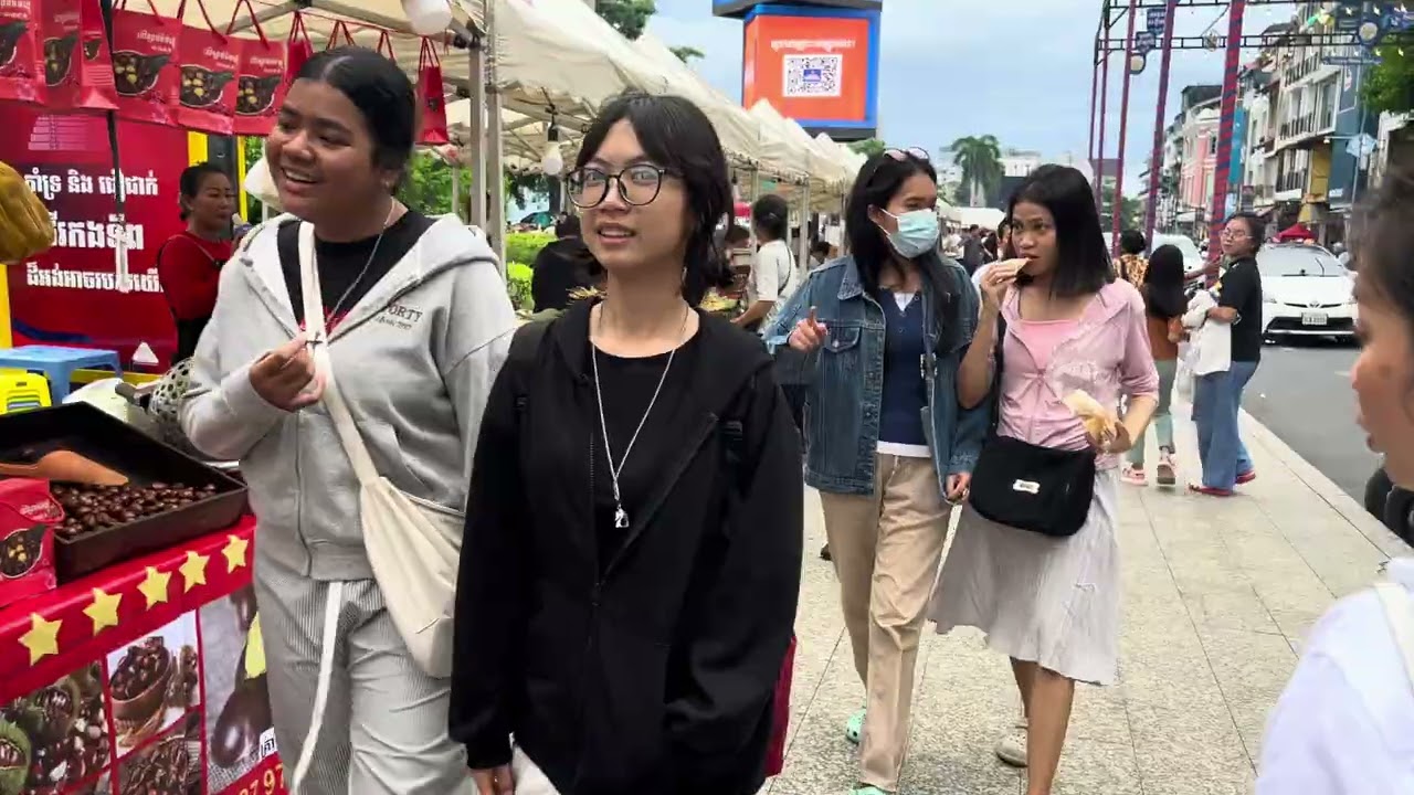 Phnom Penh Walking Tour | Street Food, Culture & City Sigh