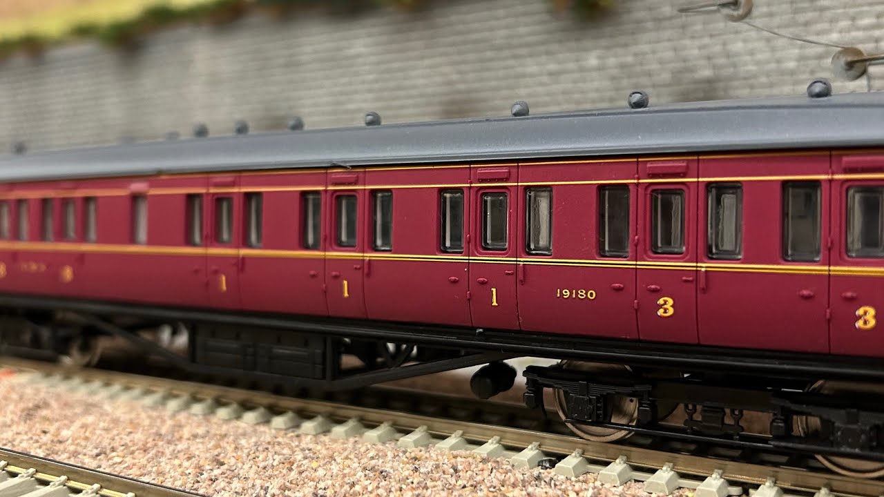 Dapol Stanier 57ft Coaches