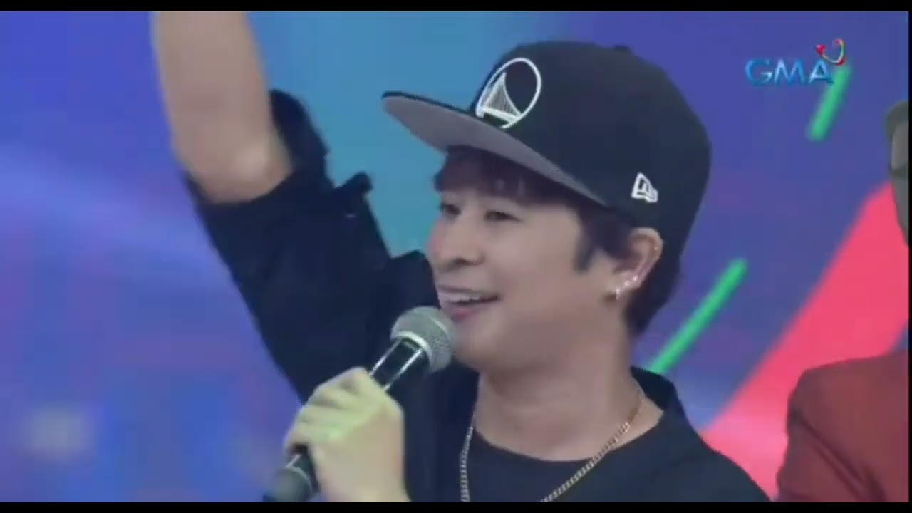 Jc Regino @ TikToClock.. Singing IDOLO by Jc Regino and April Boys.