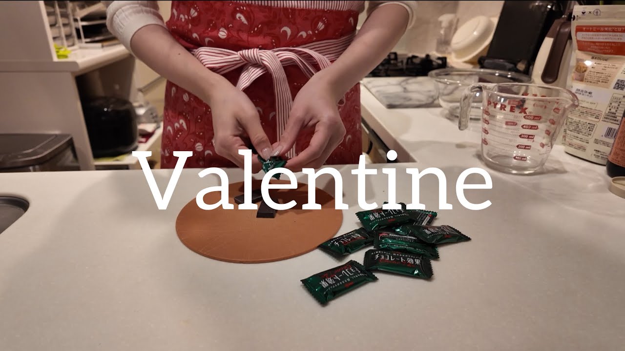 A Holiday Vlog | Lunch & Baking at 10 PM
