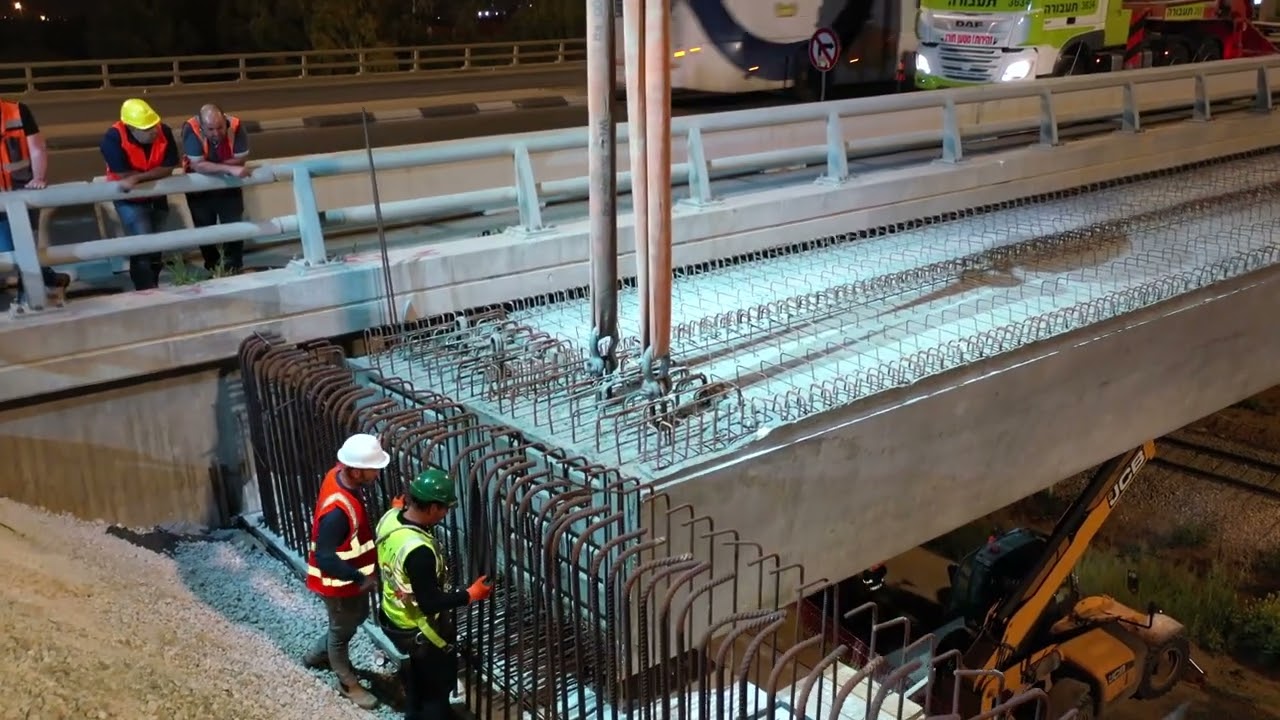 הנפת קורות בכביש 471