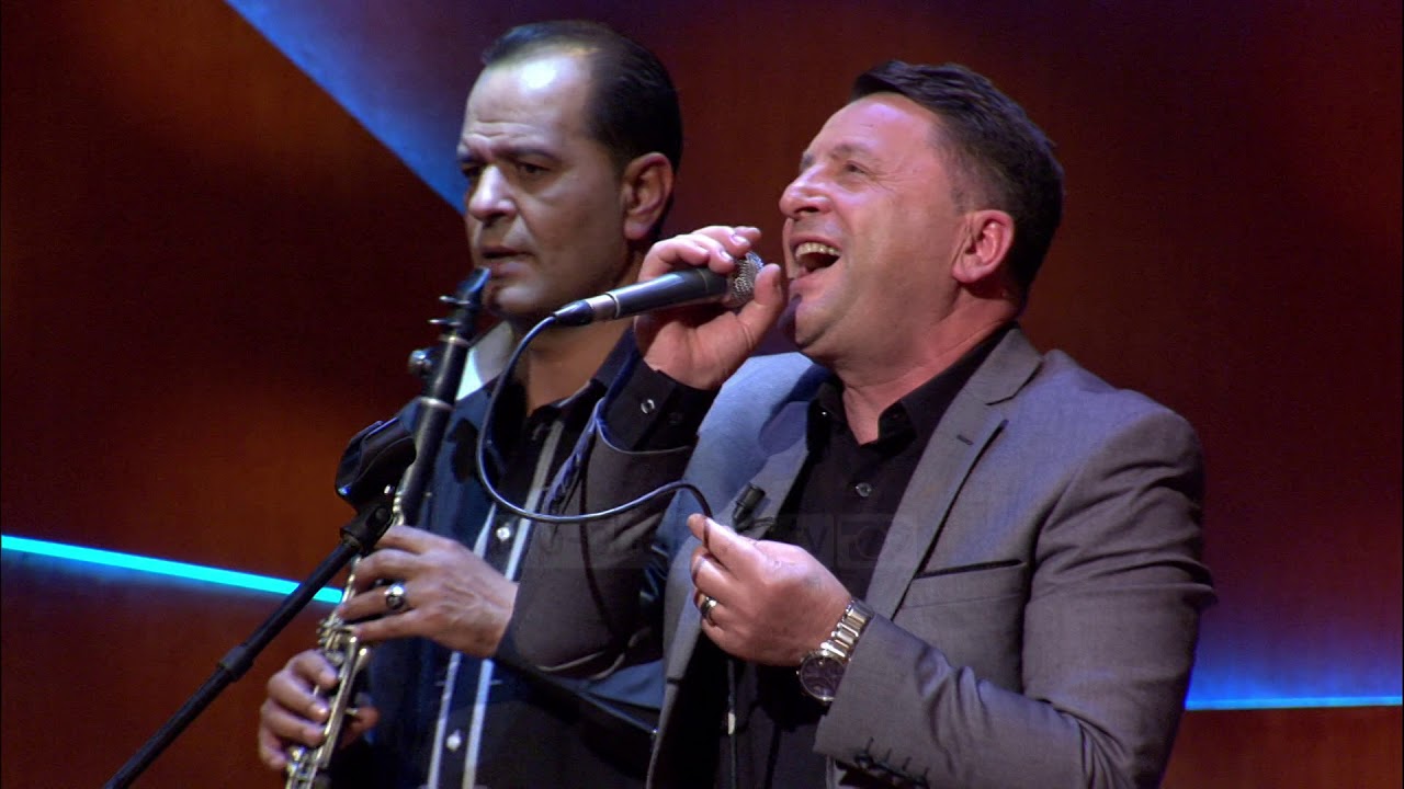 Ylli Baka k&euml;ndon n&euml; Soir&eacute;e &ldquo;Kam mall p&euml;r Tepelen&euml;&rdquo;
