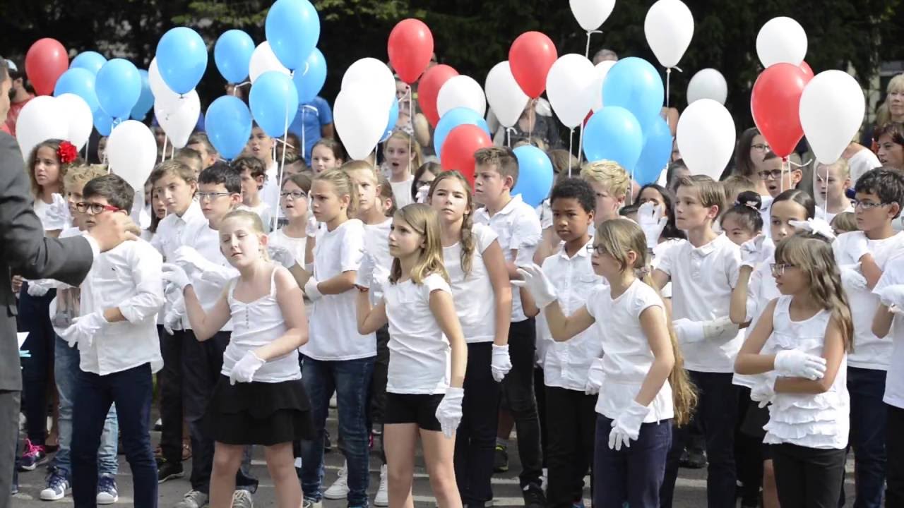 DIJON - La Marseillaise en langue des signes par des enfants