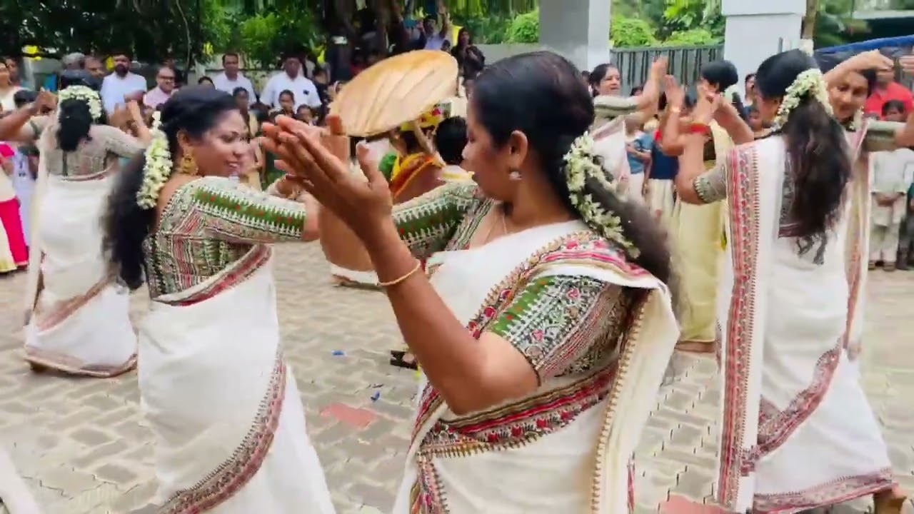 തിരുവാതിര ----ഓളങ്ങളിൽ ഓർക്കാൻ ഒരു ഓണം