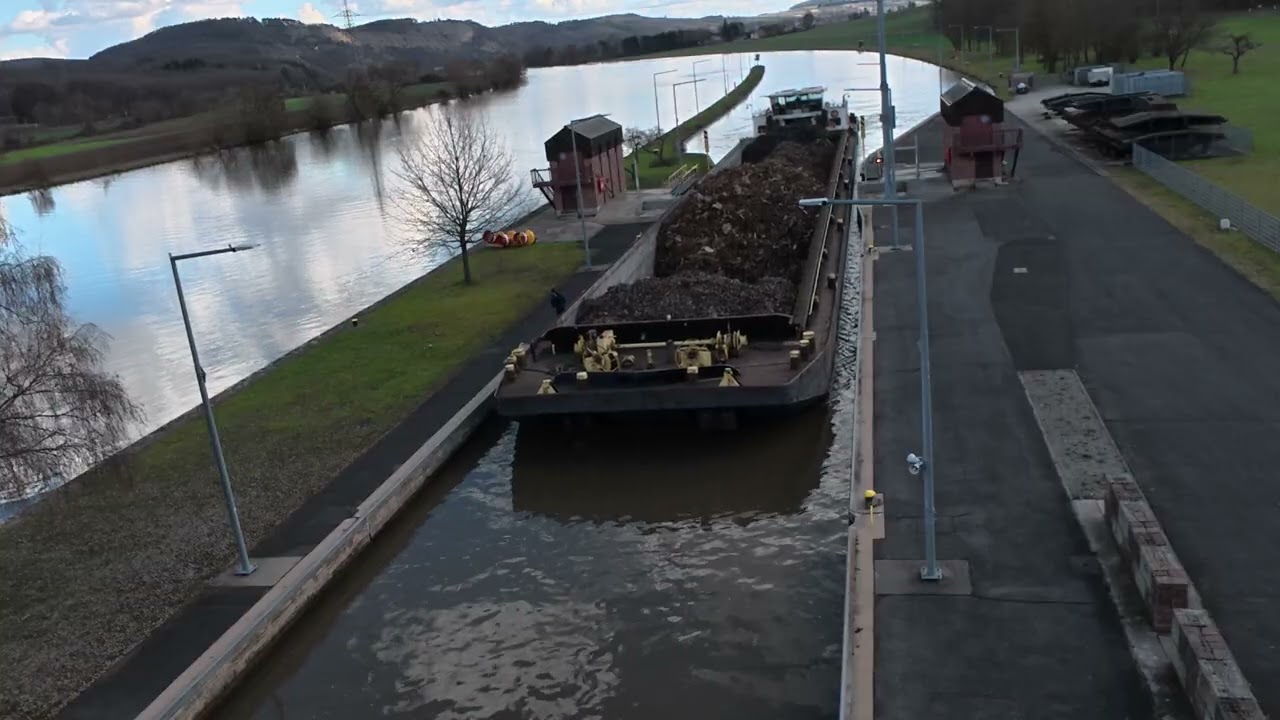 Schubboot „BOOTI“ in der Talfahrt