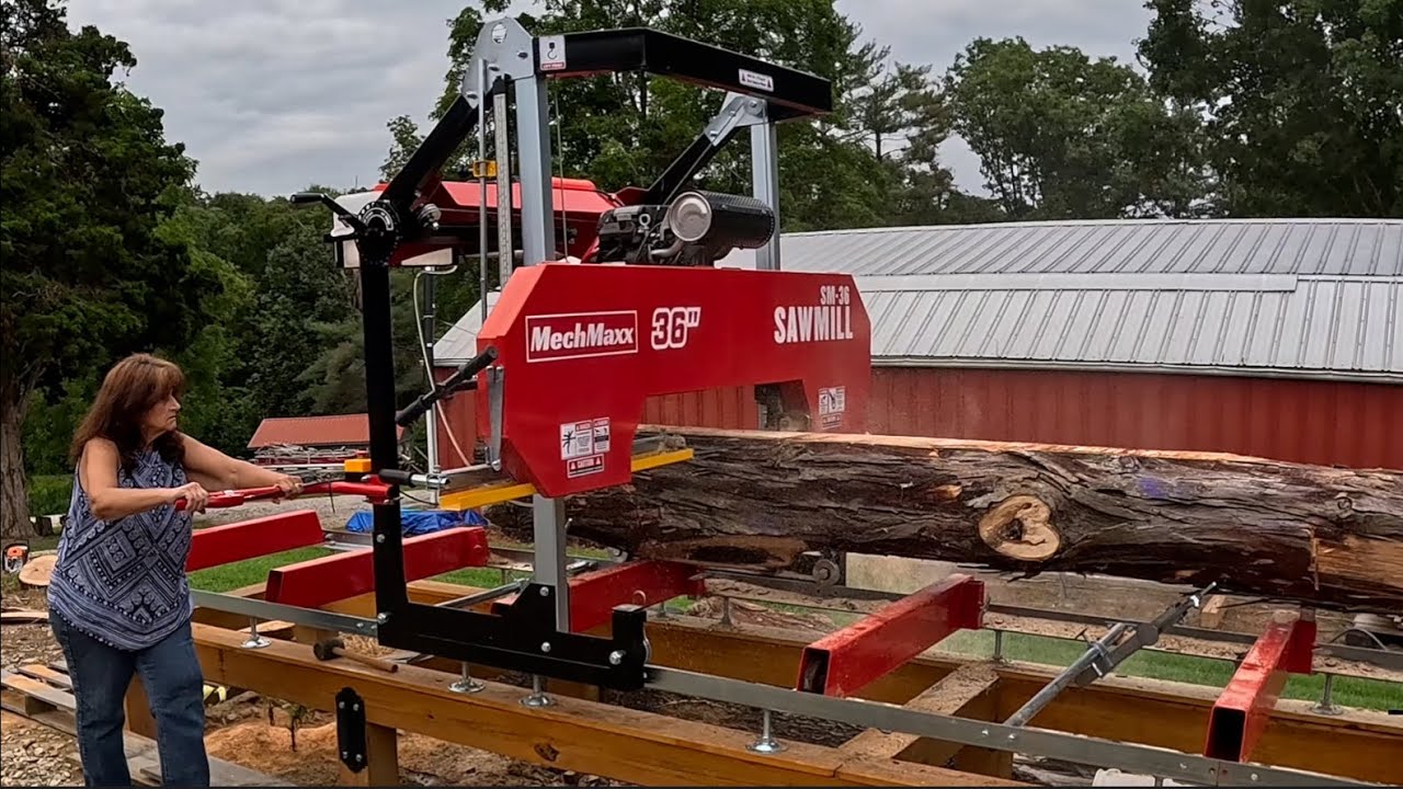 Sawing Hard Wood on Our Mechmaxx 36 Sawmill With Honda Power #wood #woodworking #tree