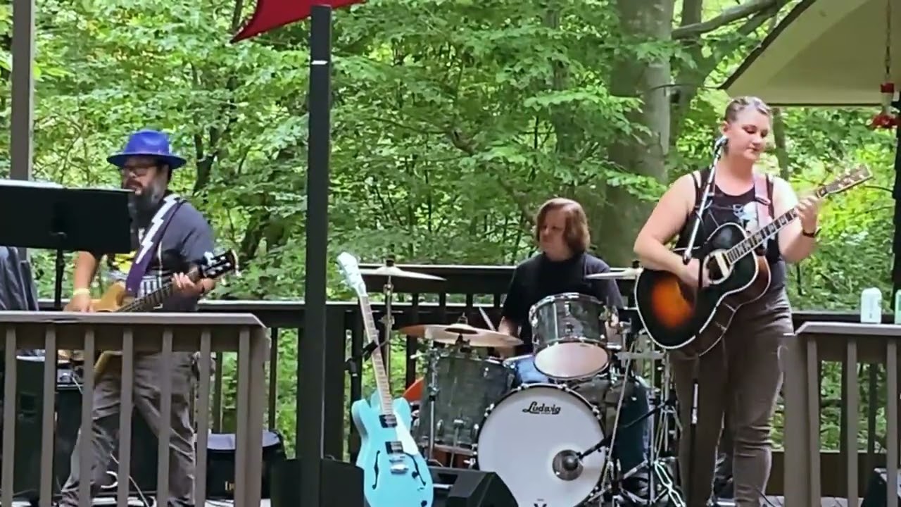Juliana Finch - Ashes - Live at the seventh spring
