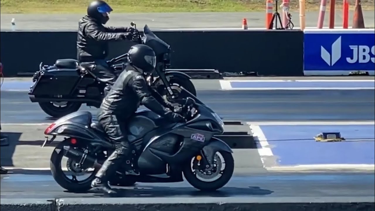 Hayabusa vs Harley Davidson Street Glide 2020