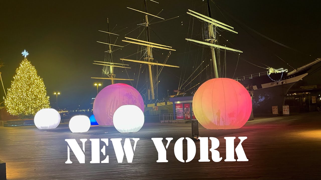 Christmas In NYC- New York City South Street Seaport Walking Tour, And Christmas Decorations.
