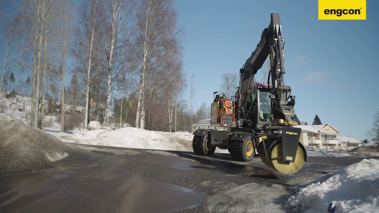 Street cleaning with engcon EC219 Tiltrotator & SR2000 Sweeper on a Volvo EWR150E