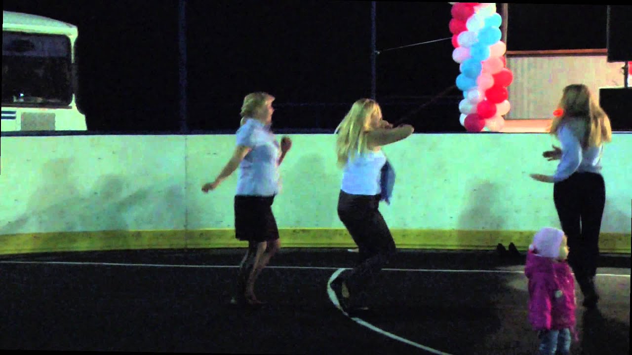 народный ансамбль песни Калина  Выйду на улицу