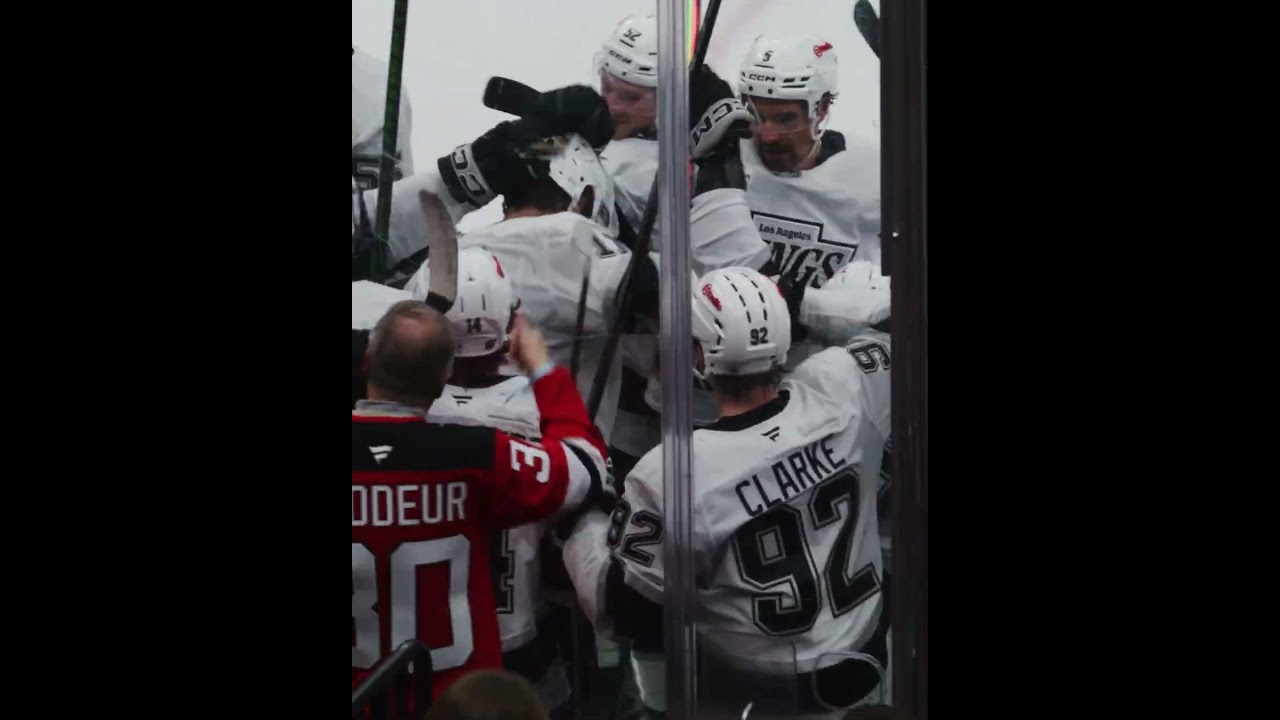 На этот раз включили микрофон во время смены, которая вошла в историю! 👑 #lakings #icehockey #gok...