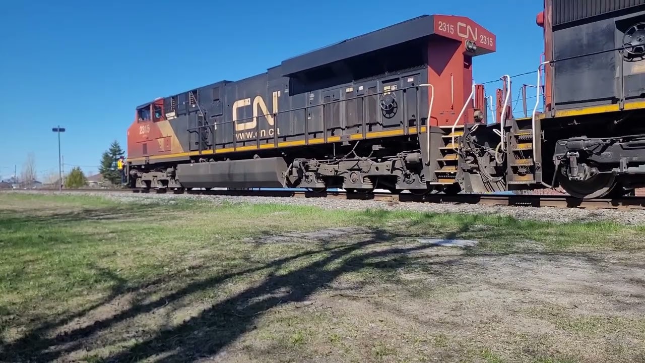 (HD) CN 2315 & CN 5726 (CN 403 West) Rimouski Qc ( Mont-Joli SUB M.P 127.63 )