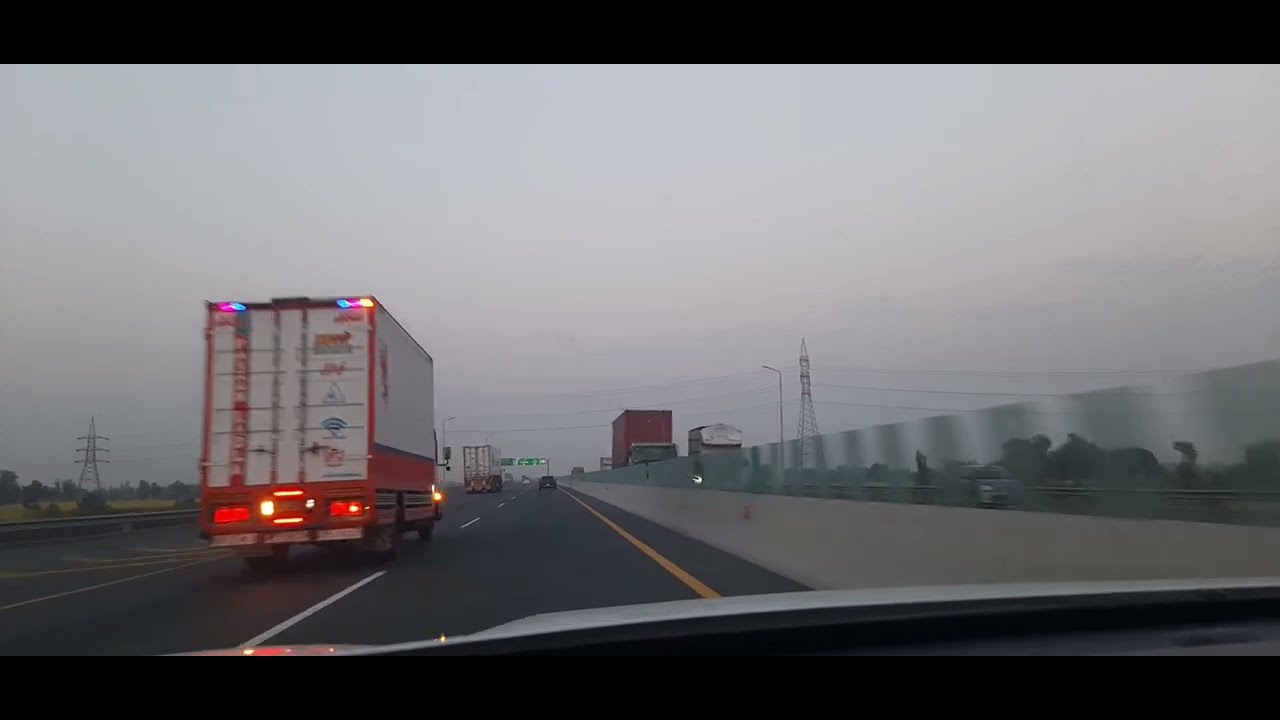 UPS and DOWNS MOTERWAY PAKISTAN 🇵🇰 SAKHAR TO LAHORE TRAVEL WITH MAK  KINOLA  YELLOW FLOWERS 🏵 side 