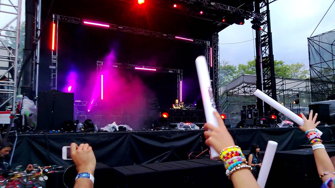 Rihanna - Stay (Dash Berlin @ EDC NYC 2013)