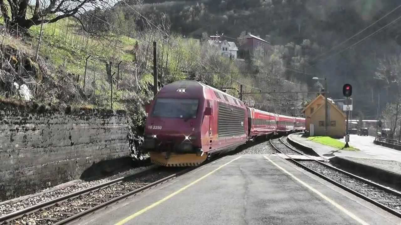 Trainspotting på Bergensbanen 29-04-2012, med kongetoget