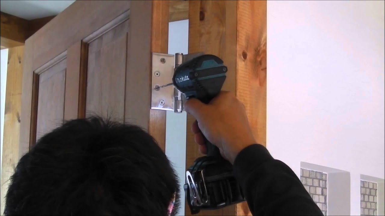 家を建てる　高知　木製建具丁番取付
