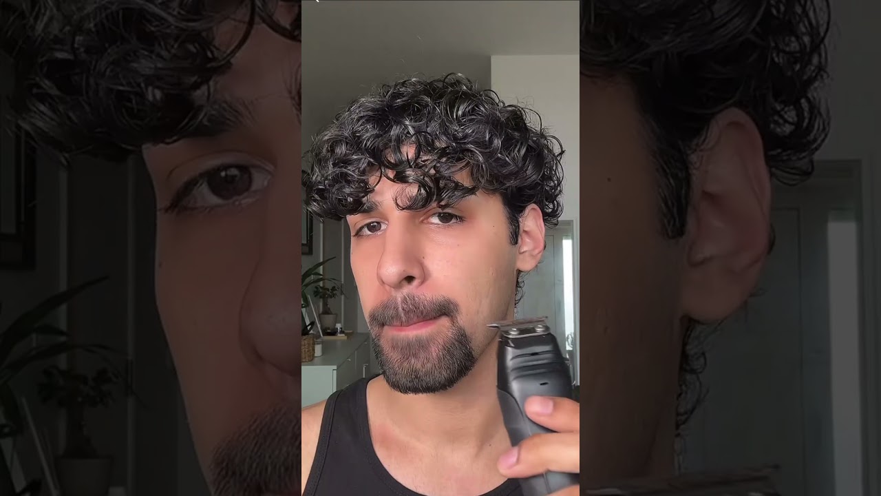 A disconnected goatee! #beard
