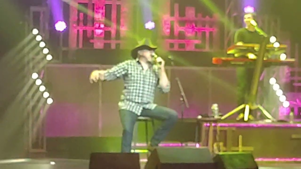 TRACE ADKINS FOXWOODS