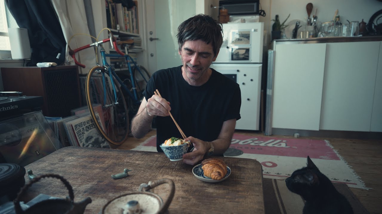 Living Alone in Japan | Letting the Day Drift By — A 40-Year-Old Art Director with a Cat