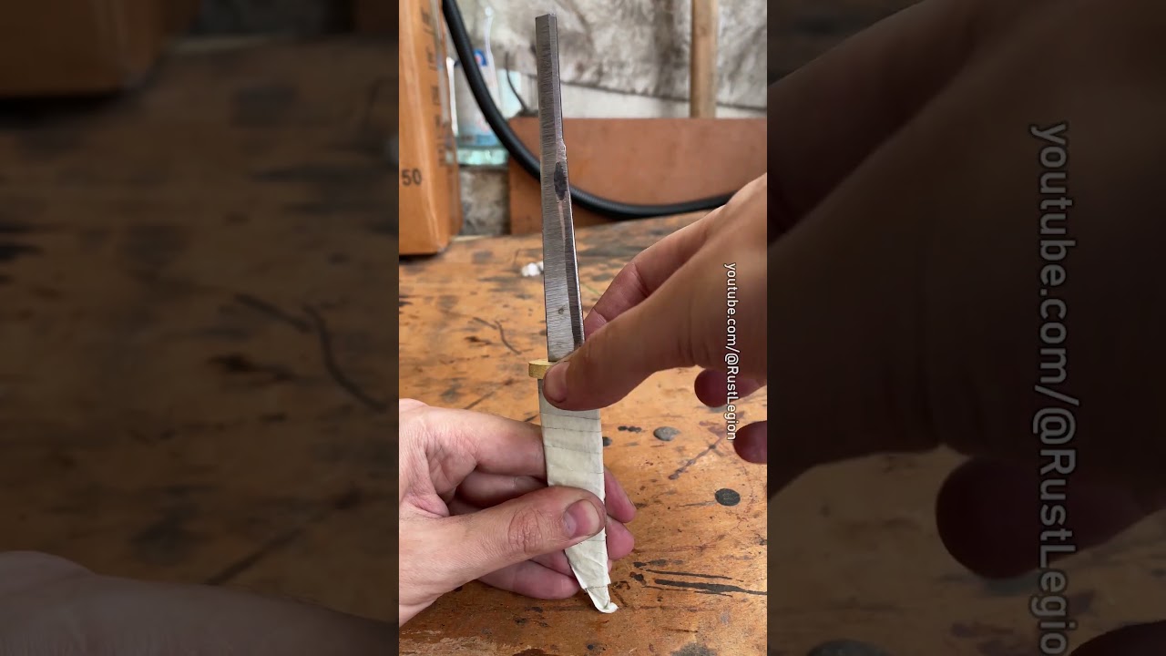Making a knife with bark handle 