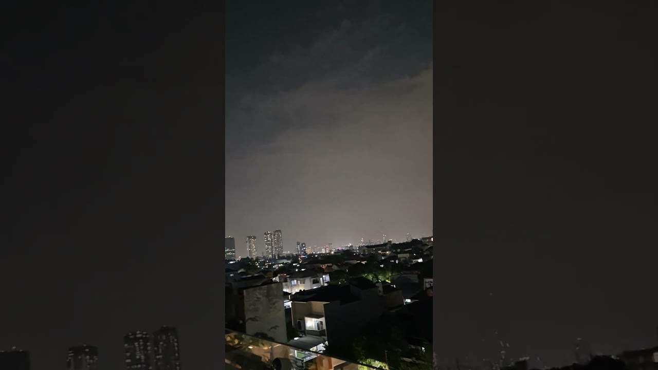 pemandangan di malam hari jakarta barat 