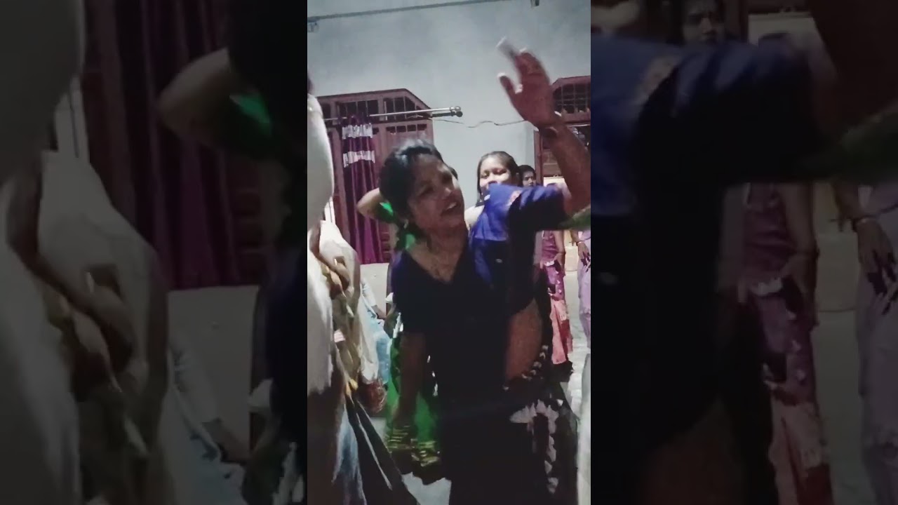 আকৌ এখন তুলনি বিয়া খাব আহিলো ঘৰৰ ওচৰৰে ______😊