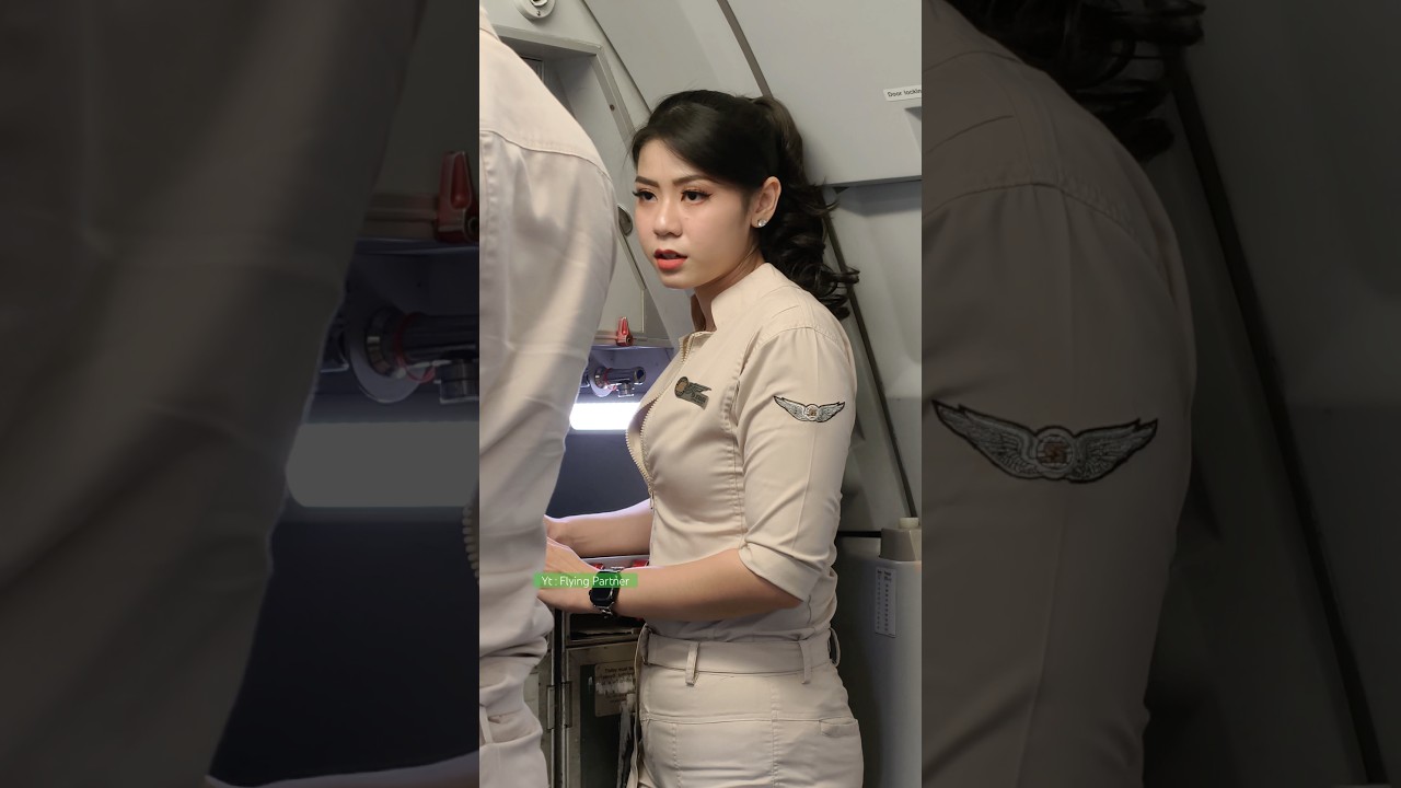 Pramugari Cantik Super Air Jet Lagi Fokus Bekerja nih 😁🥰🥰👍👍