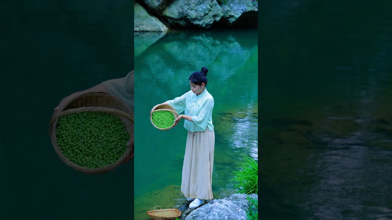 Make a bowl of pea jelly and pea beans cake