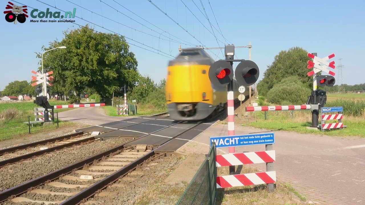 Spoorwegovergang Beilen (Klatering) 😍4K😍 // Dutch railroad crossing