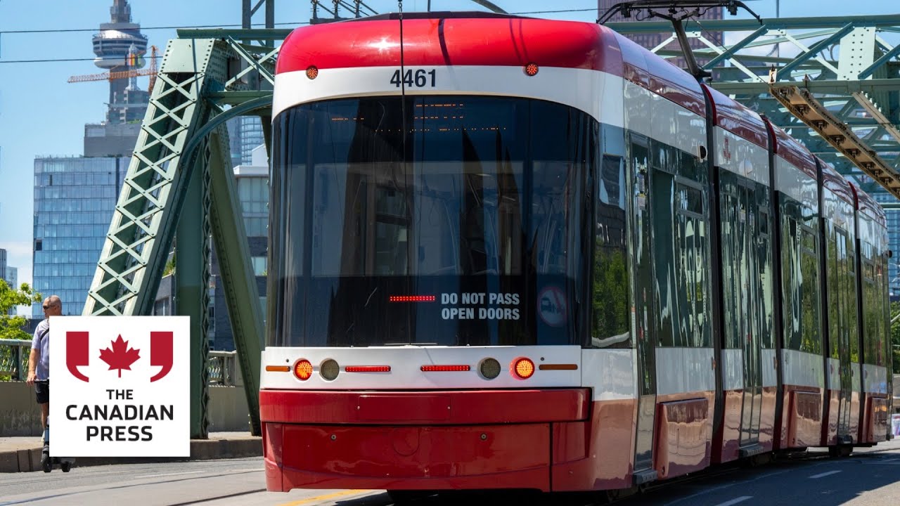 Man versus machine: Meet the Torontonian racing Toronto’s streetcars