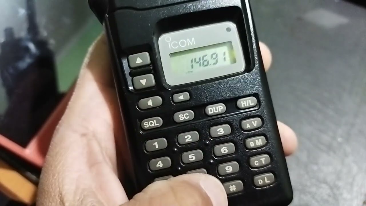 Configurando un Icom IC-T2H desde el teclado.