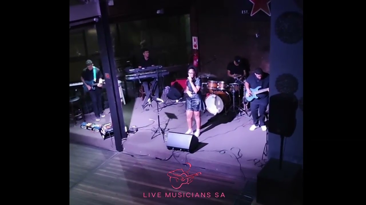 Killing me softly- The Fugees (GOOD GROOVE BAND COVER)