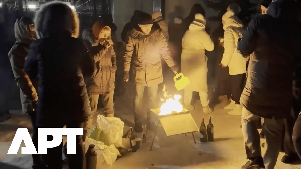 WATCH: Kyiv Residents Light Bonfires and Share Meals as Ukraine Faces Widespread Power Outages | APT