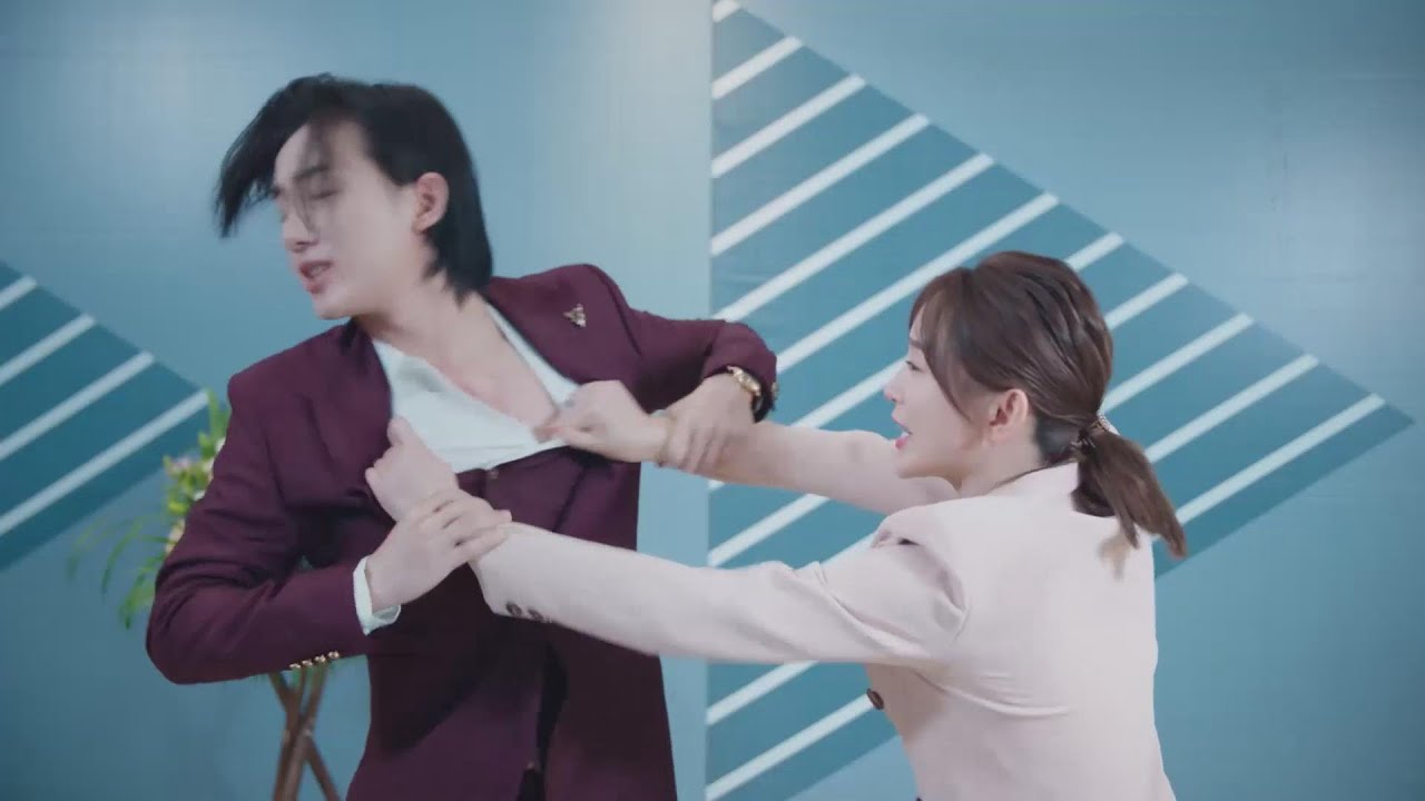 ⏰灰姑娘穿越时空扑倒霸总，撕坏他的衣服脸上印上唇印，让他成为八卦新闻的焦点！⏰【时间倒数遇见你 Parallel Love】