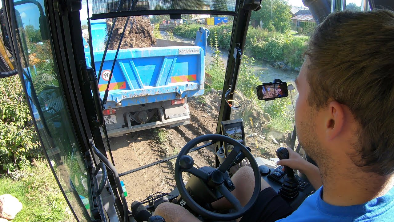 Digging pit and old dam / Digging next 9m for flood wall / Volvo EWR 150E & Hydrema